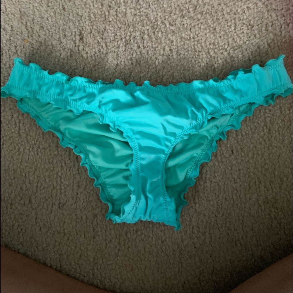 Bikini - Picture 2 of 4